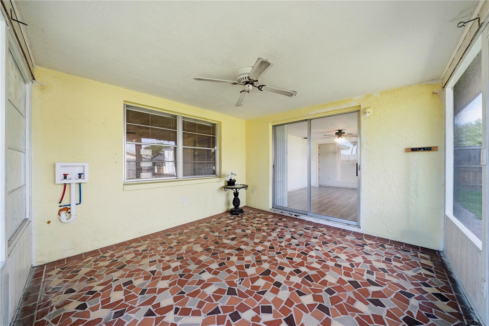 2704 LAWN PL