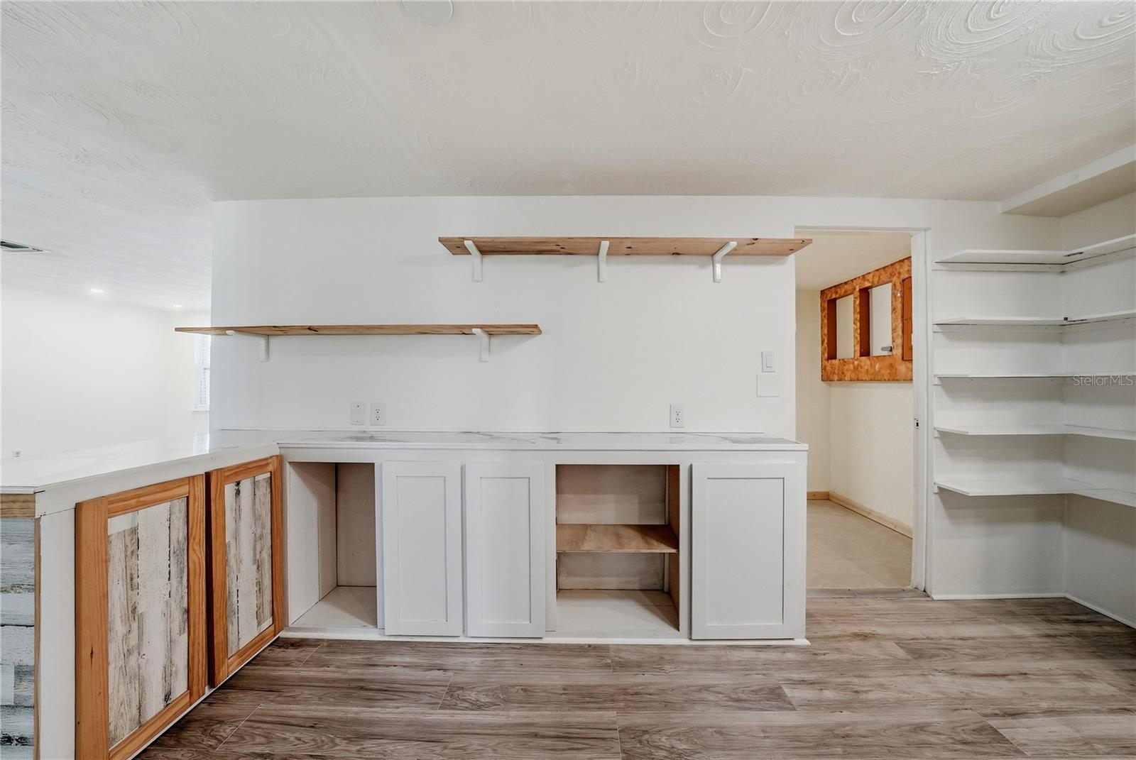 2704 LAWN PL