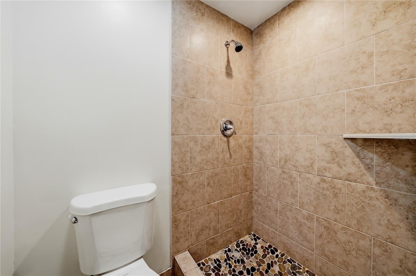 2704 LAWN PL