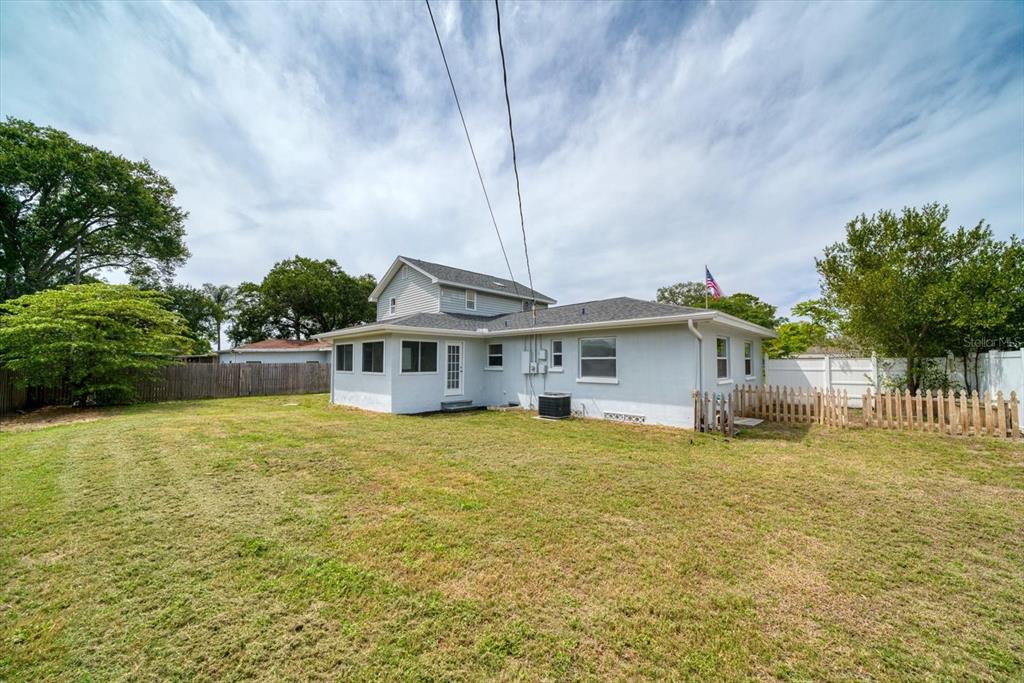 1439 LEMON STREET