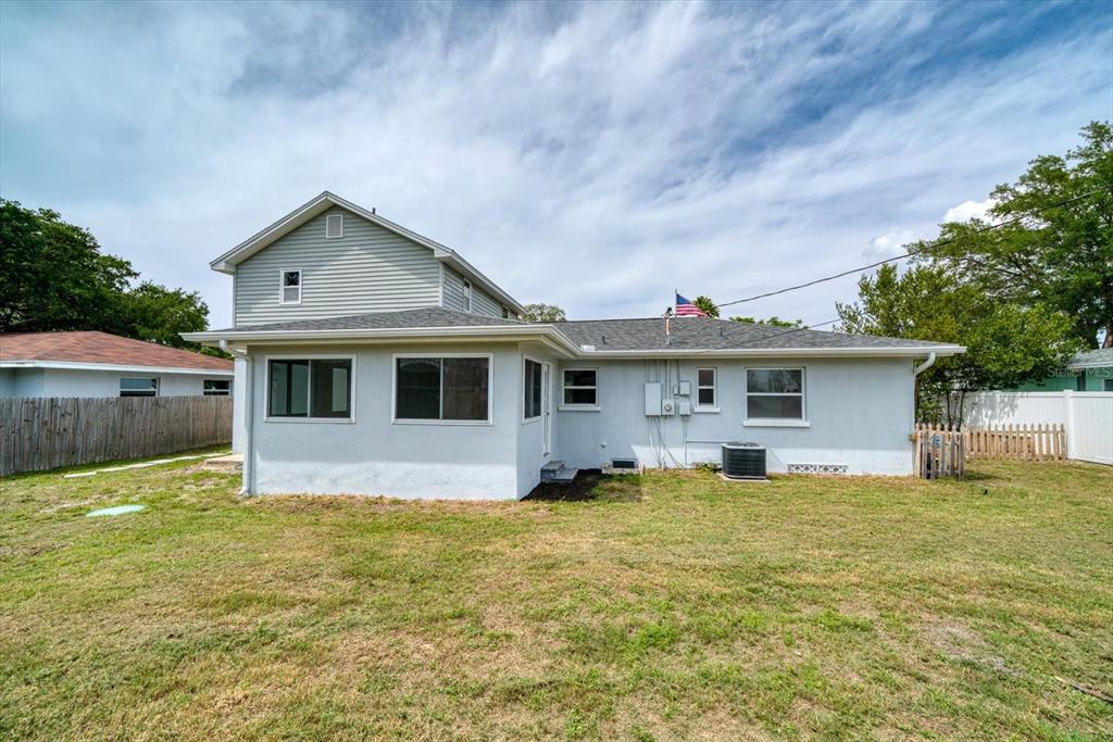 1439 LEMON STREET