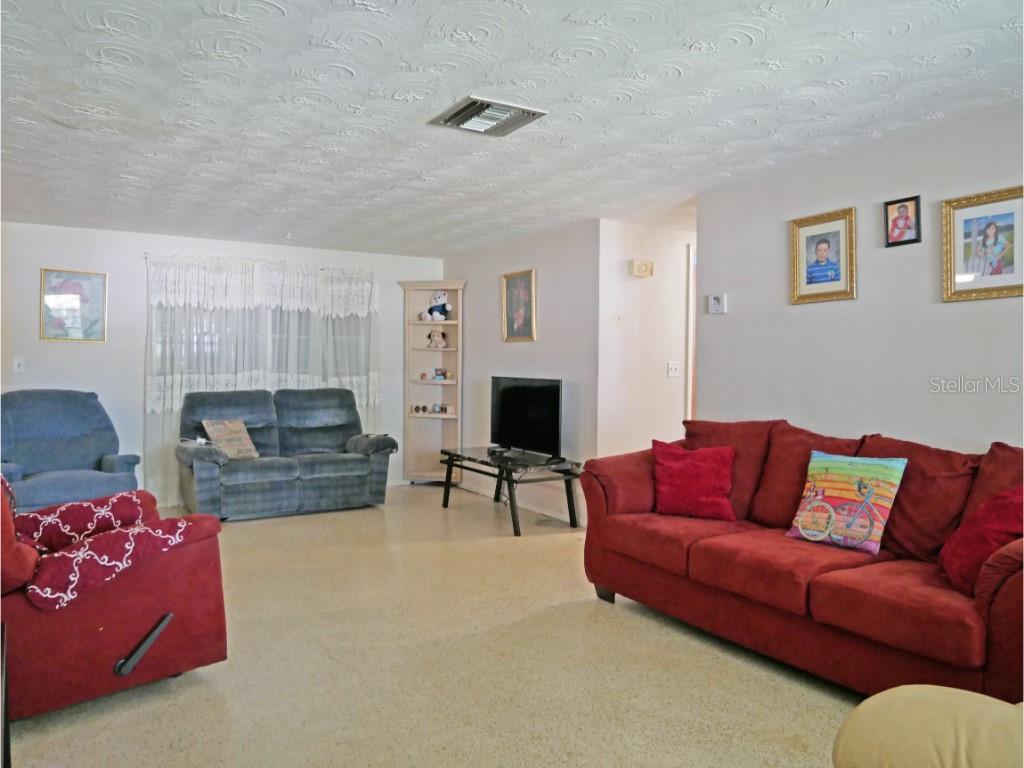 2704 LAWN PLACE
