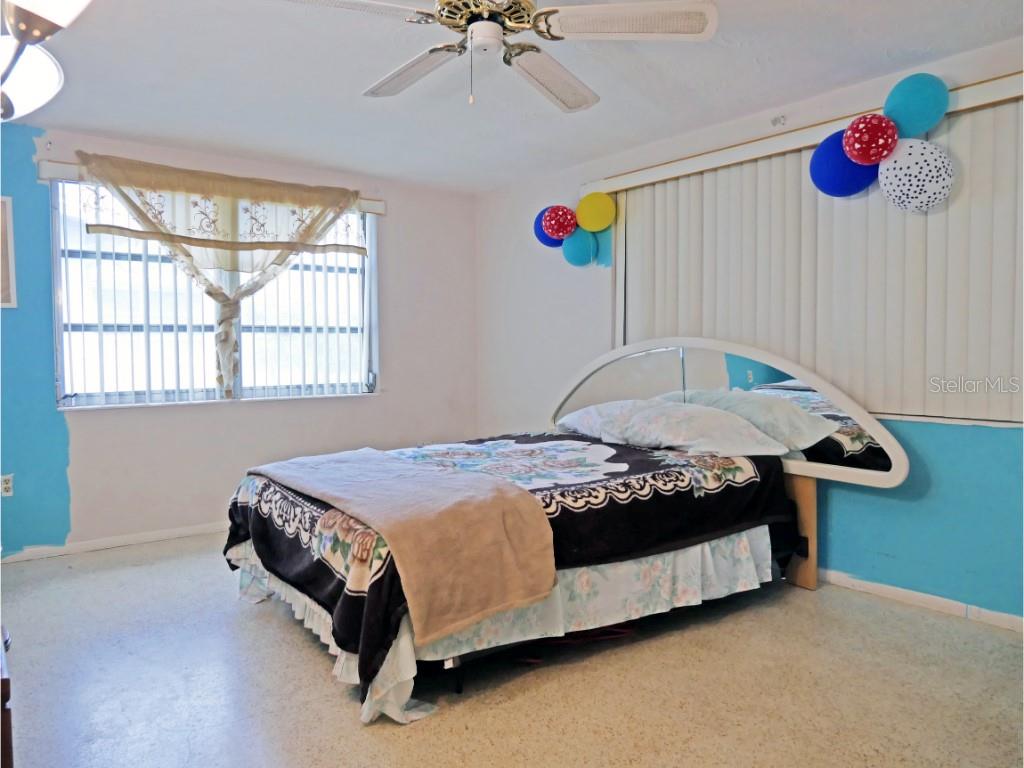 2704 LAWN PLACE