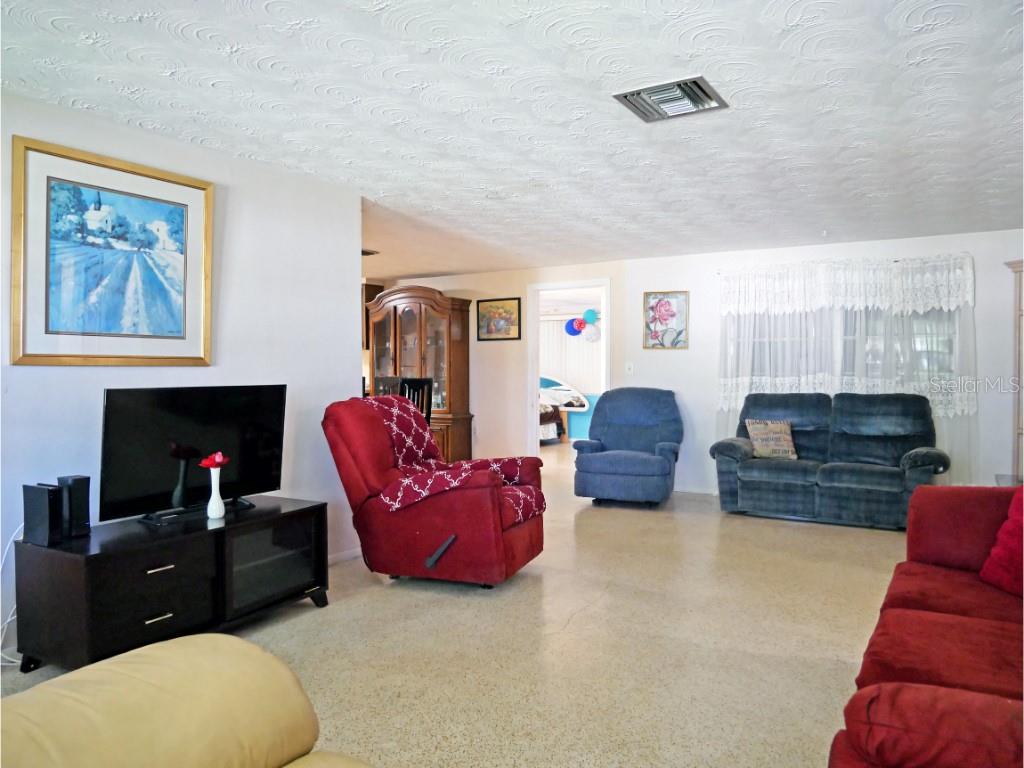 2704 LAWN PLACE