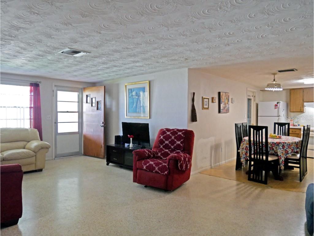 2704 LAWN PLACE