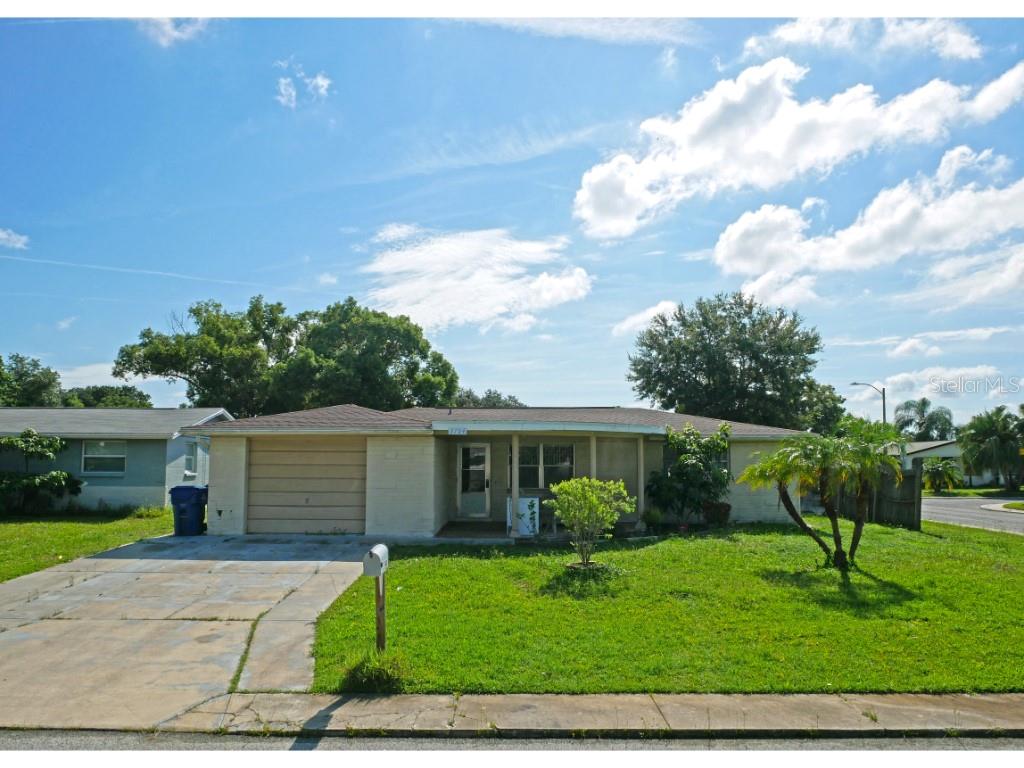 2704 LAWN PLACE