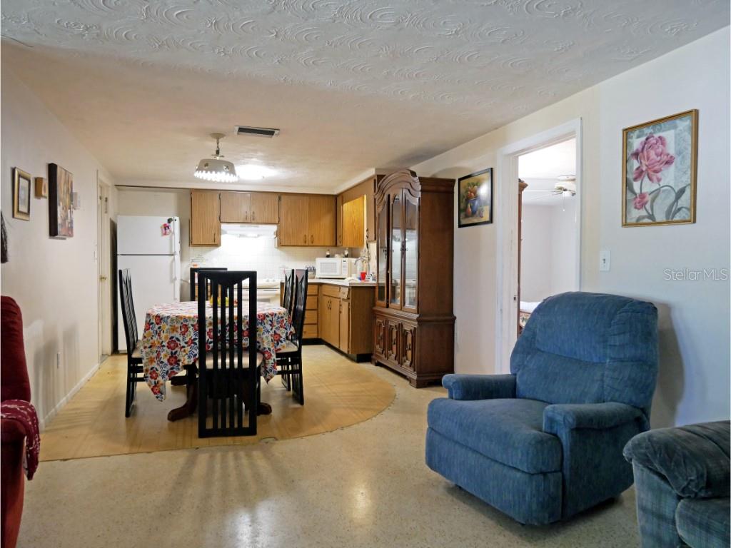 2704 LAWN PLACE