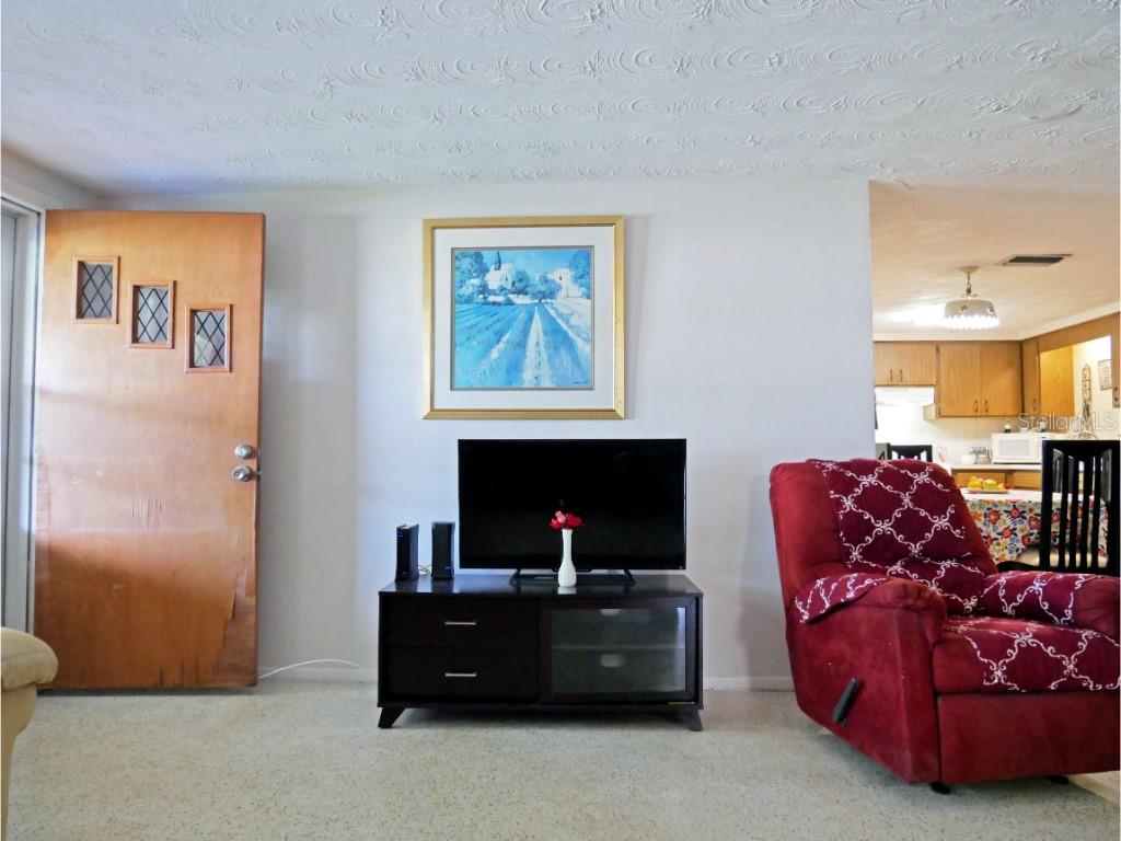 2704 LAWN PLACE