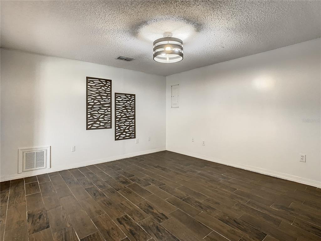 11605 NEWELL DRIVE