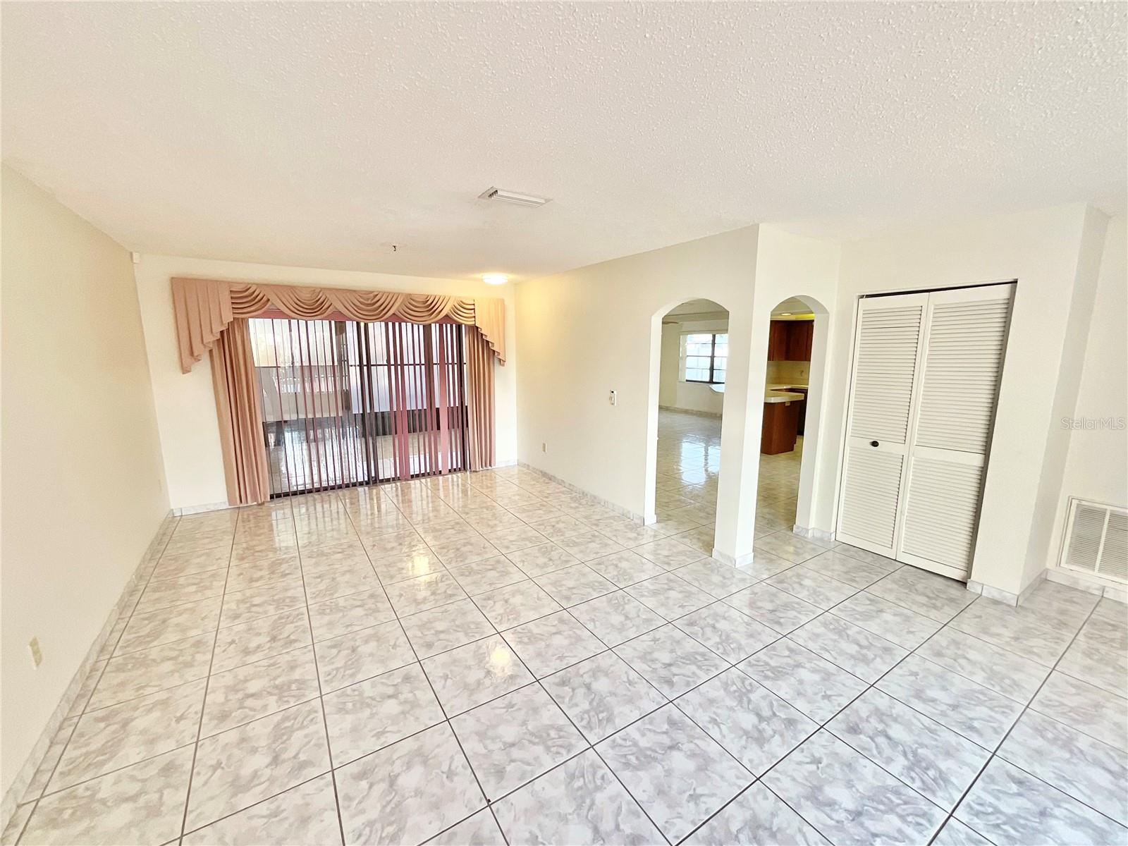 1132 GREENLEA DRIVE