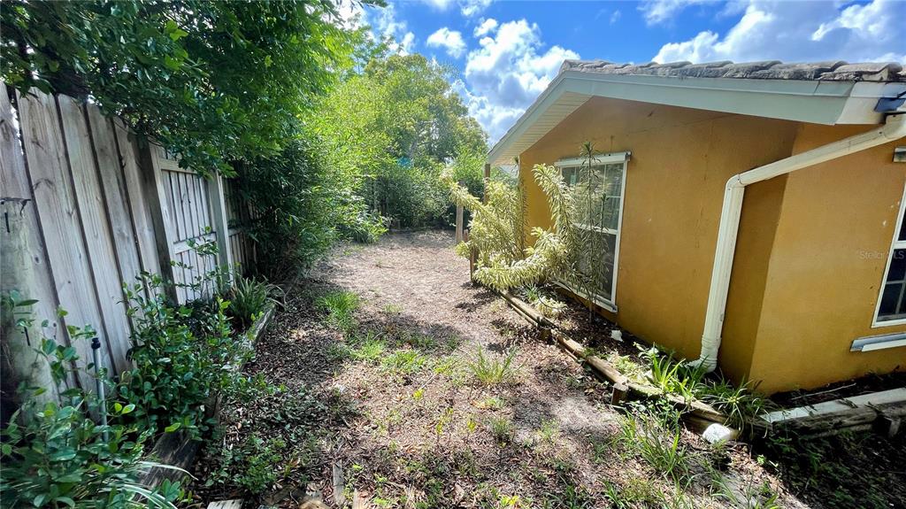 7809 WAXWOOD DRIVE