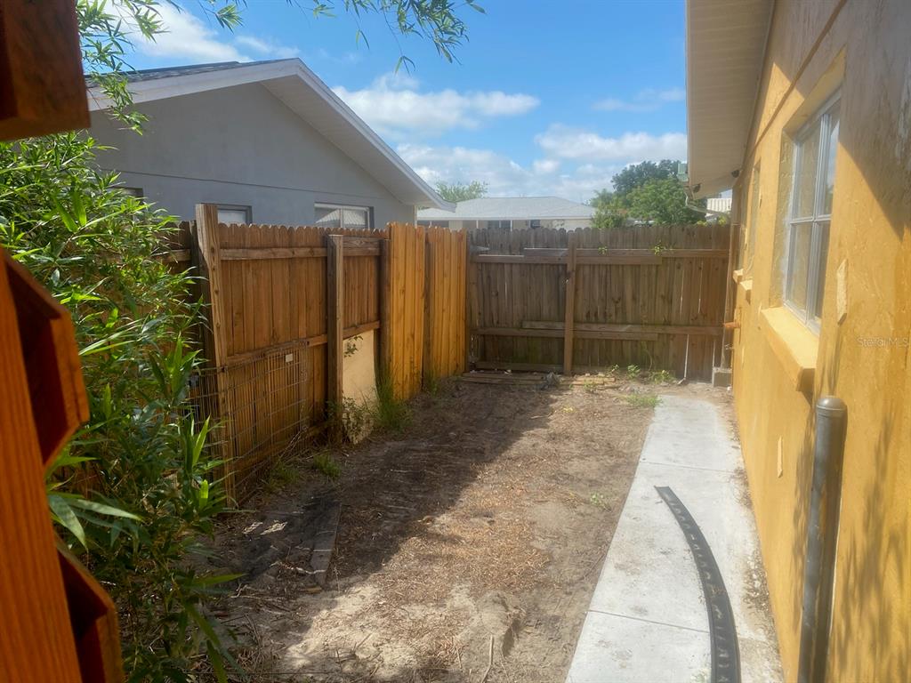 7809 WAXWOOD DRIVE