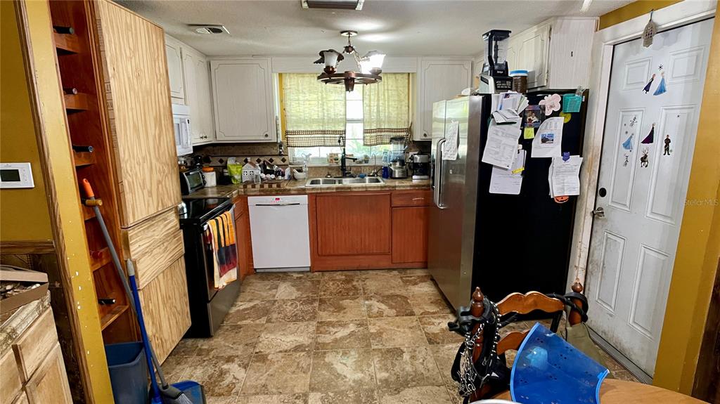 7809 WAXWOOD DRIVE