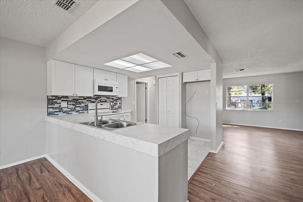8153 ROYCREST LANE
