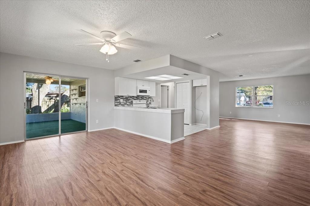 8153 ROYCREST LANE