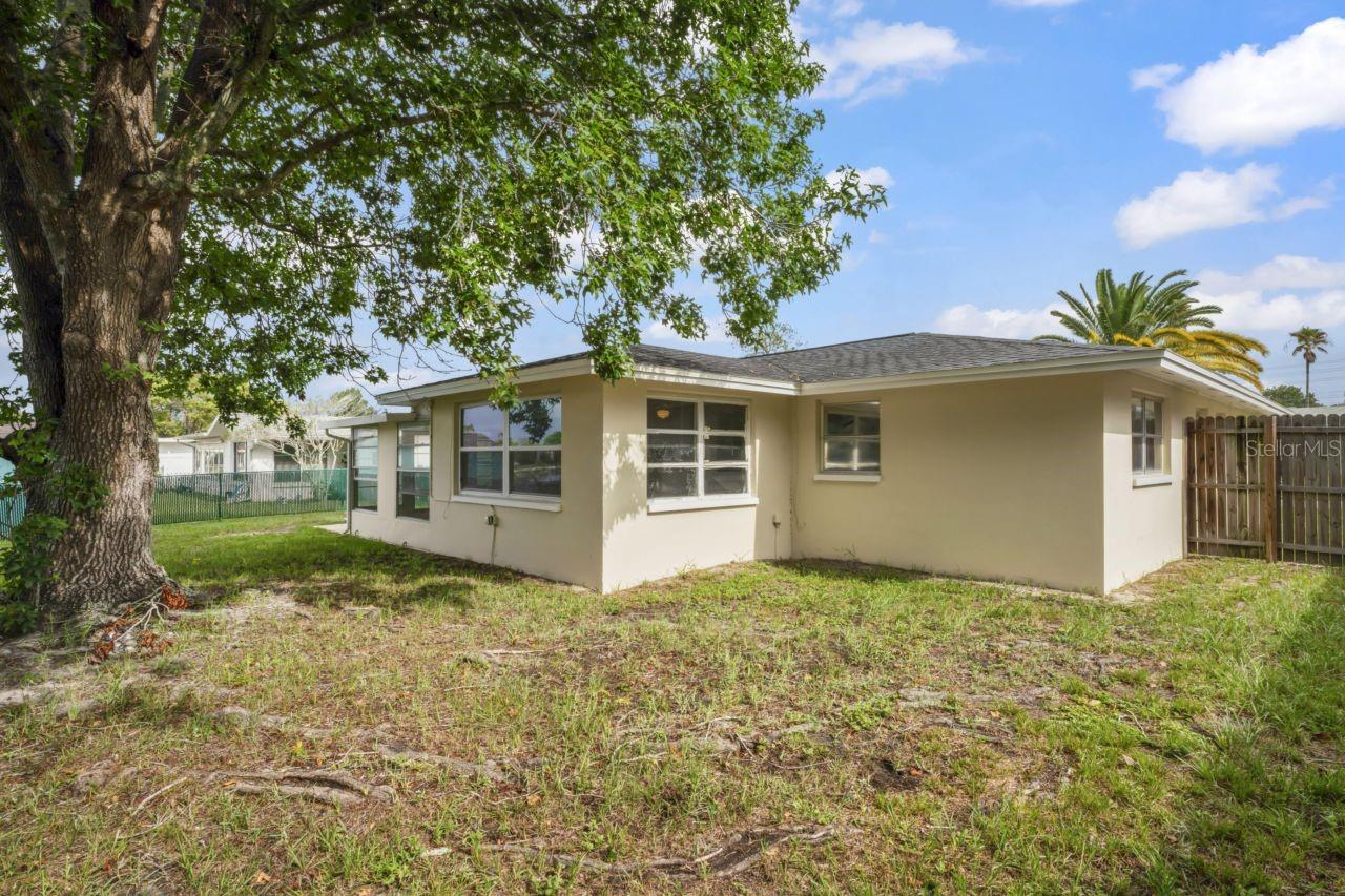 8020 LOTUS DR