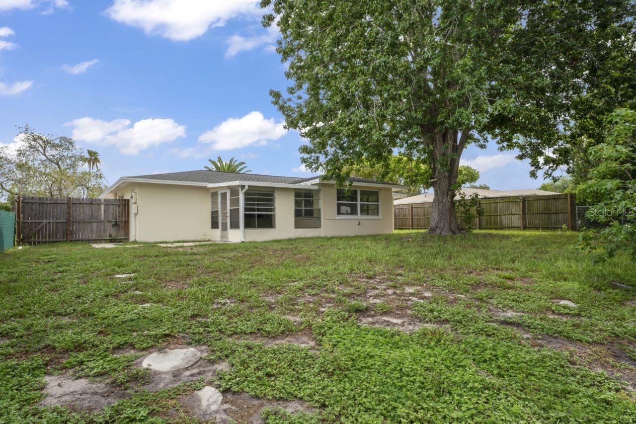 8020 LOTUS DR