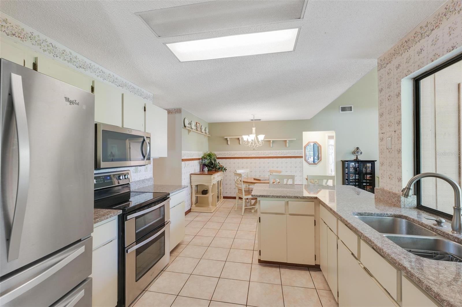 5939 LANTERN COURT