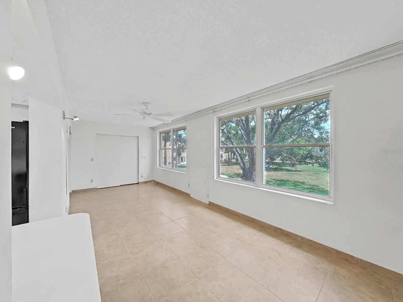 2402 ECUADORIAN WAY #40