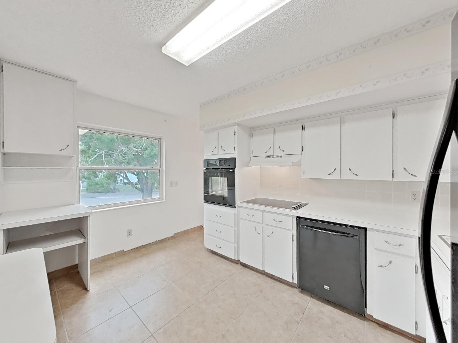 2402 ECUADORIAN WAY #40