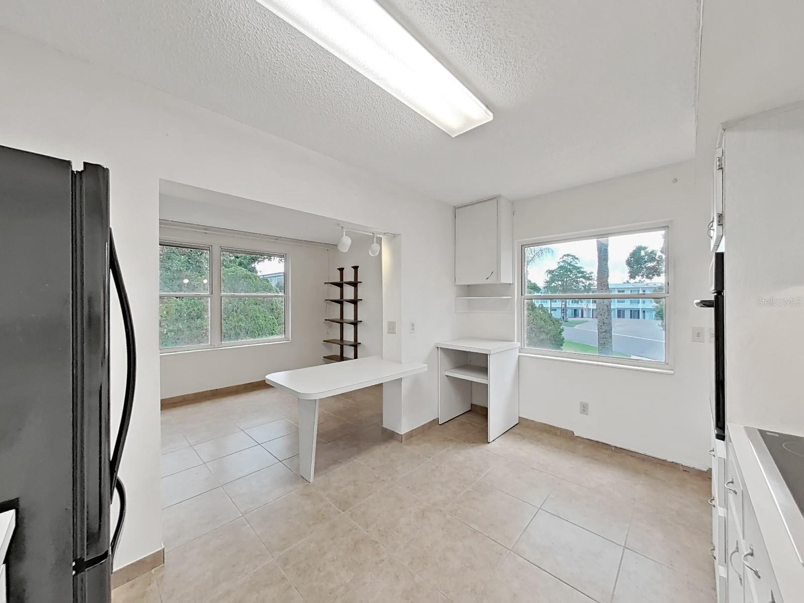 2402 ECUADORIAN WAY #40