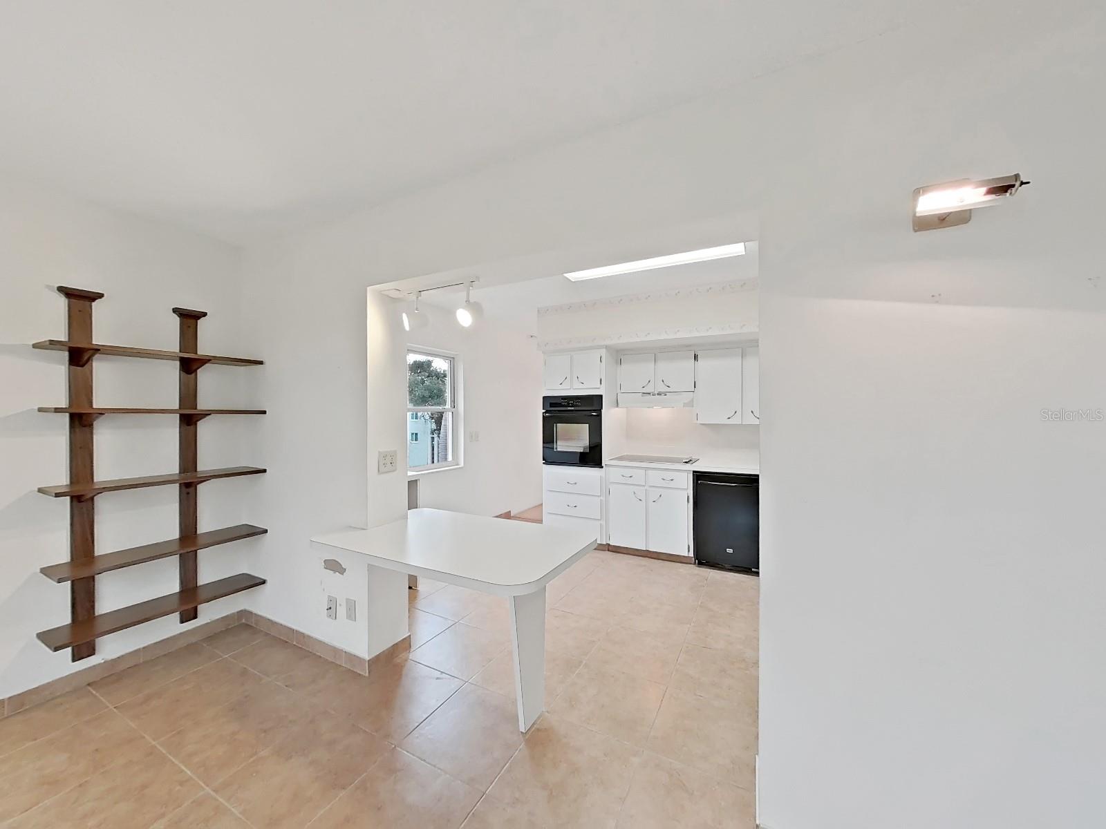 2402 ECUADORIAN WAY #40