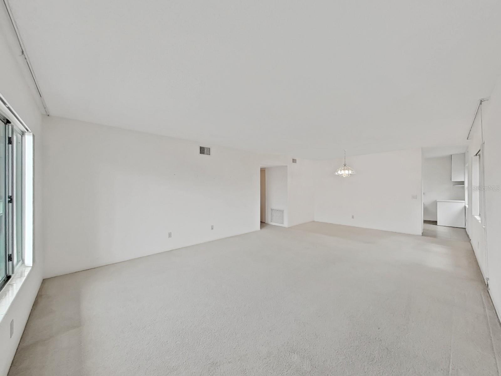 2402 ECUADORIAN WAY #40