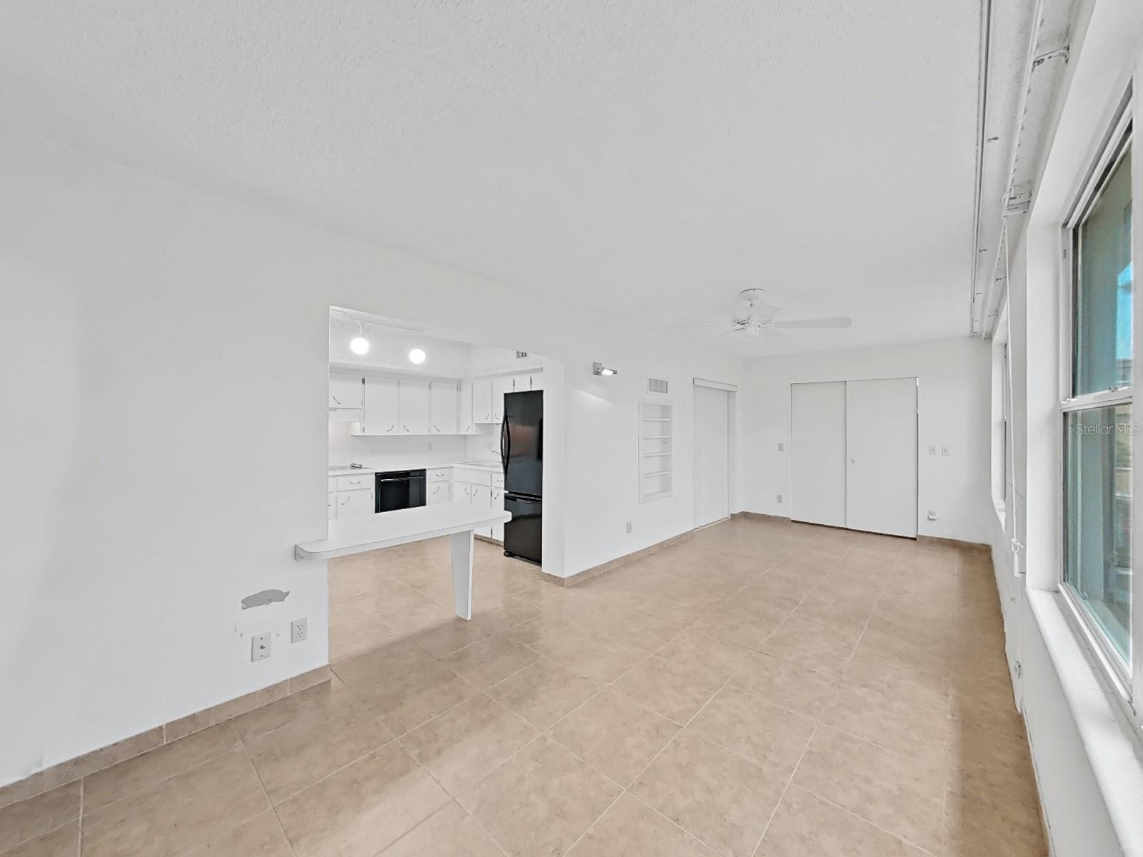 2402 ECUADORIAN WAY #40