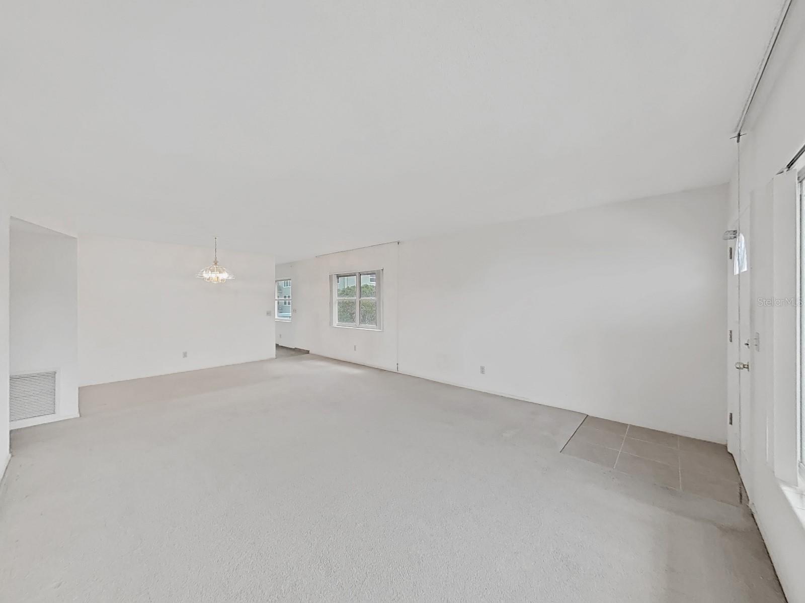 2402 ECUADORIAN WAY #40