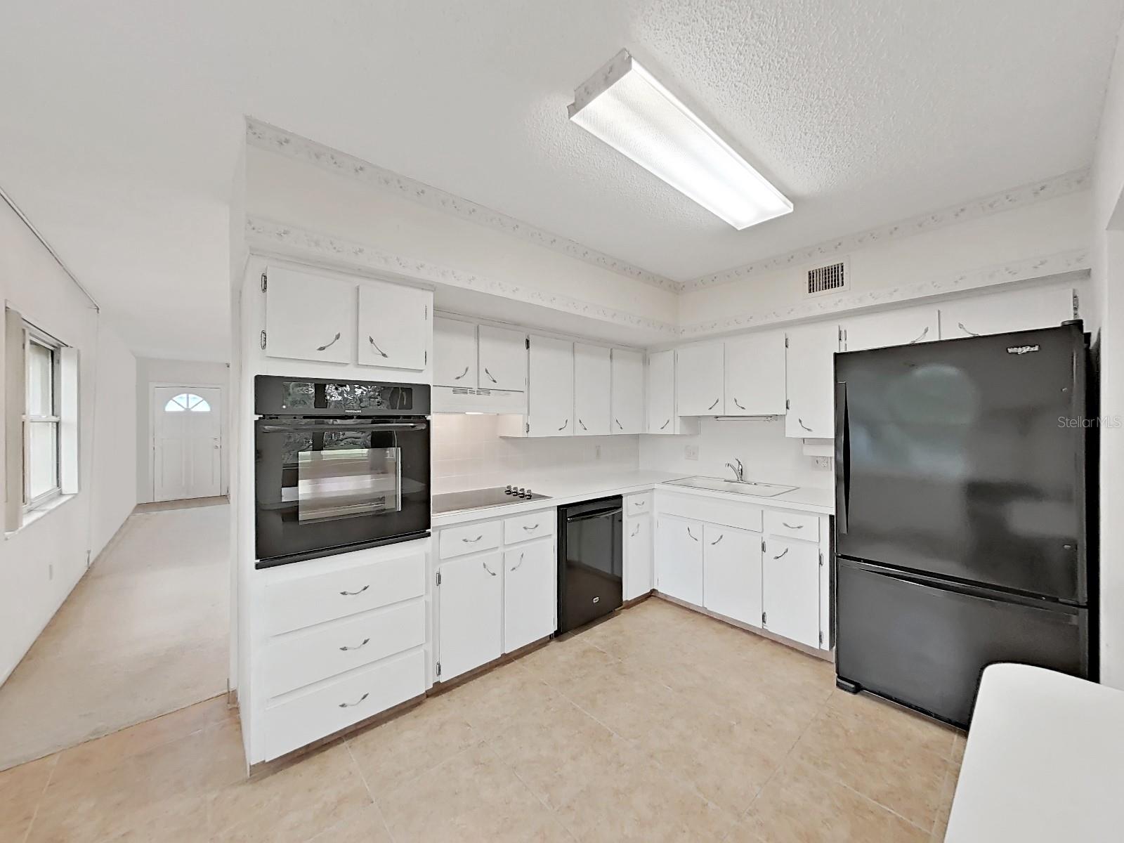 2402 ECUADORIAN WAY #40