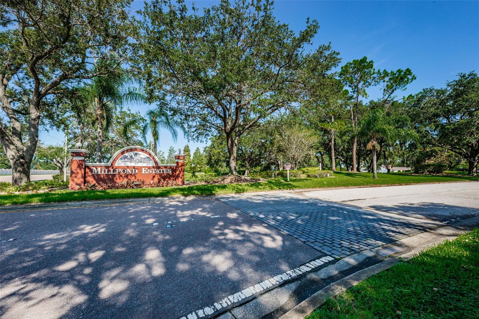 4233 NORTHAMPTON DR