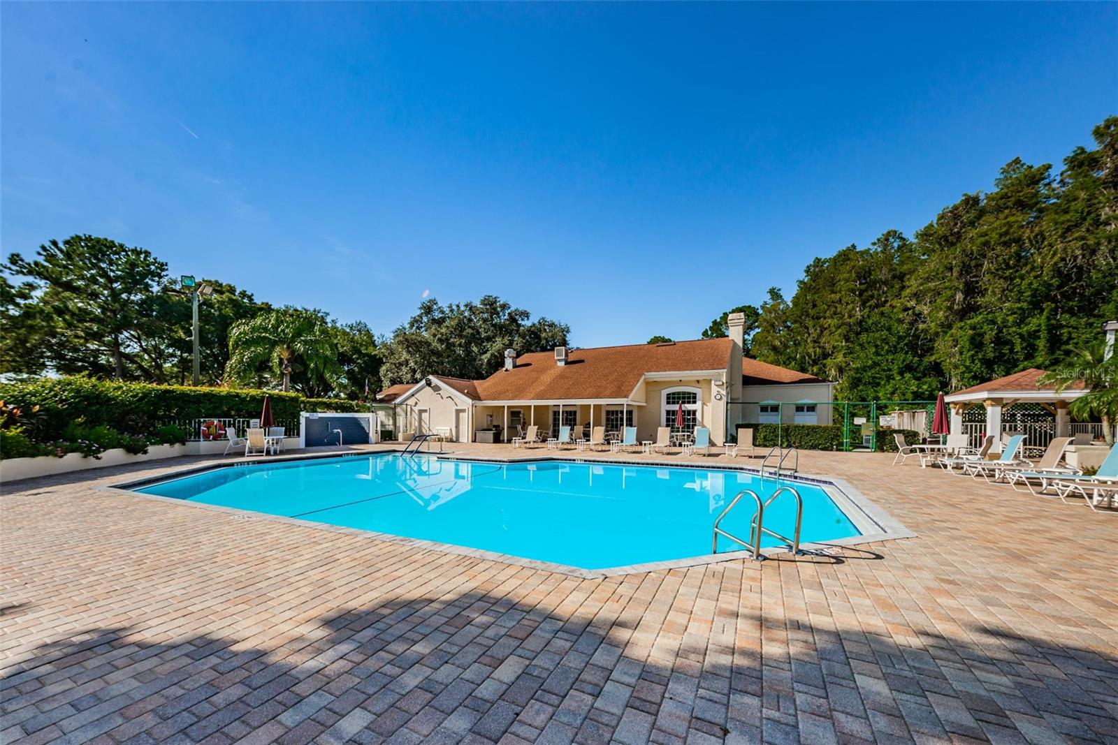 4233 NORTHAMPTON DR