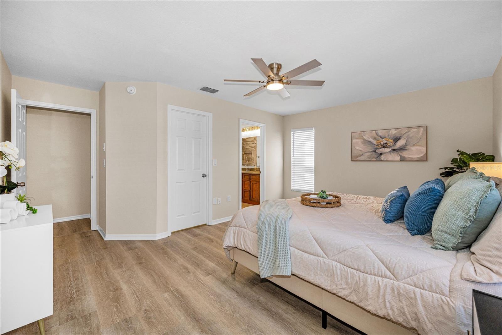 4233 NORTHAMPTON DR