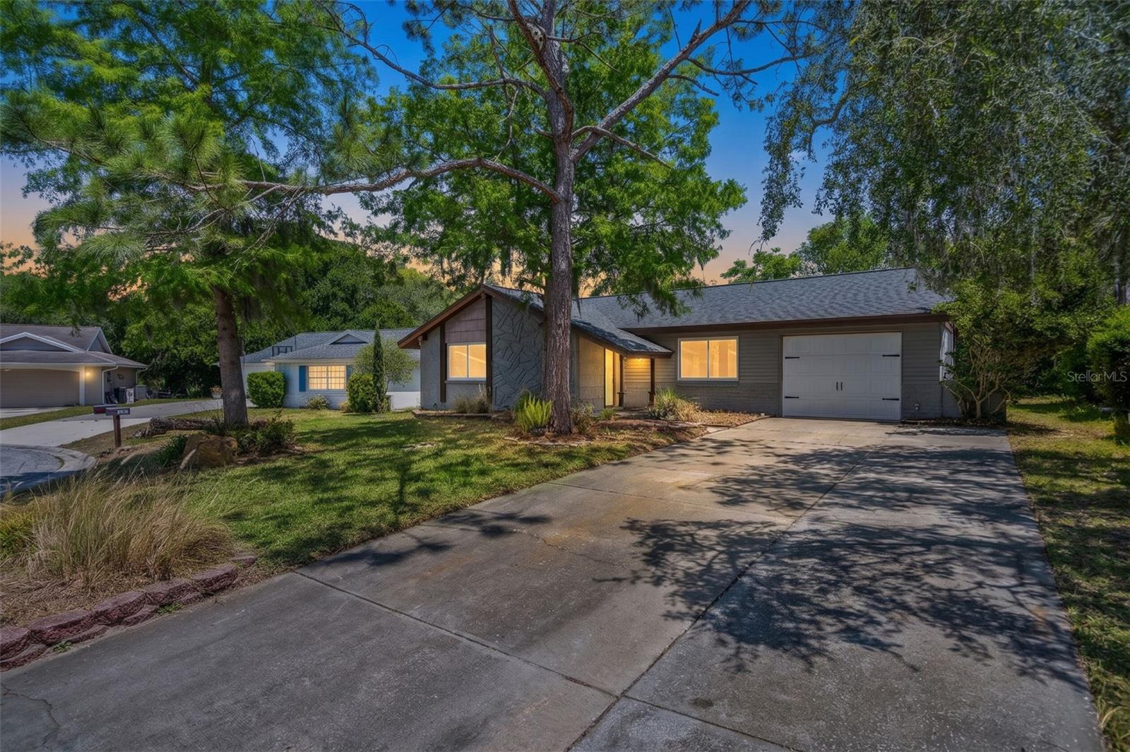 8804 LINCOLNSHIRE DR