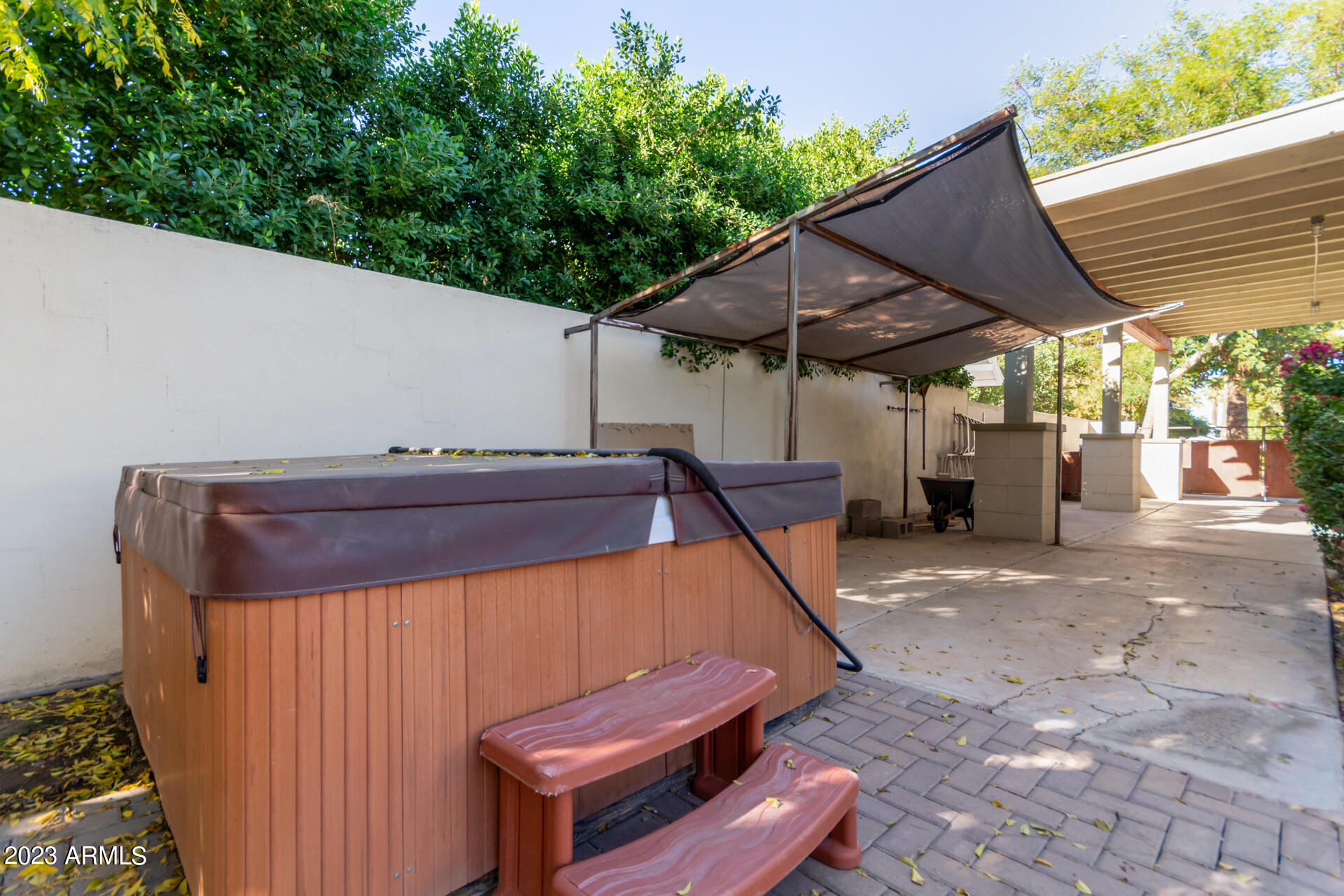 319 W WILLETTA Street