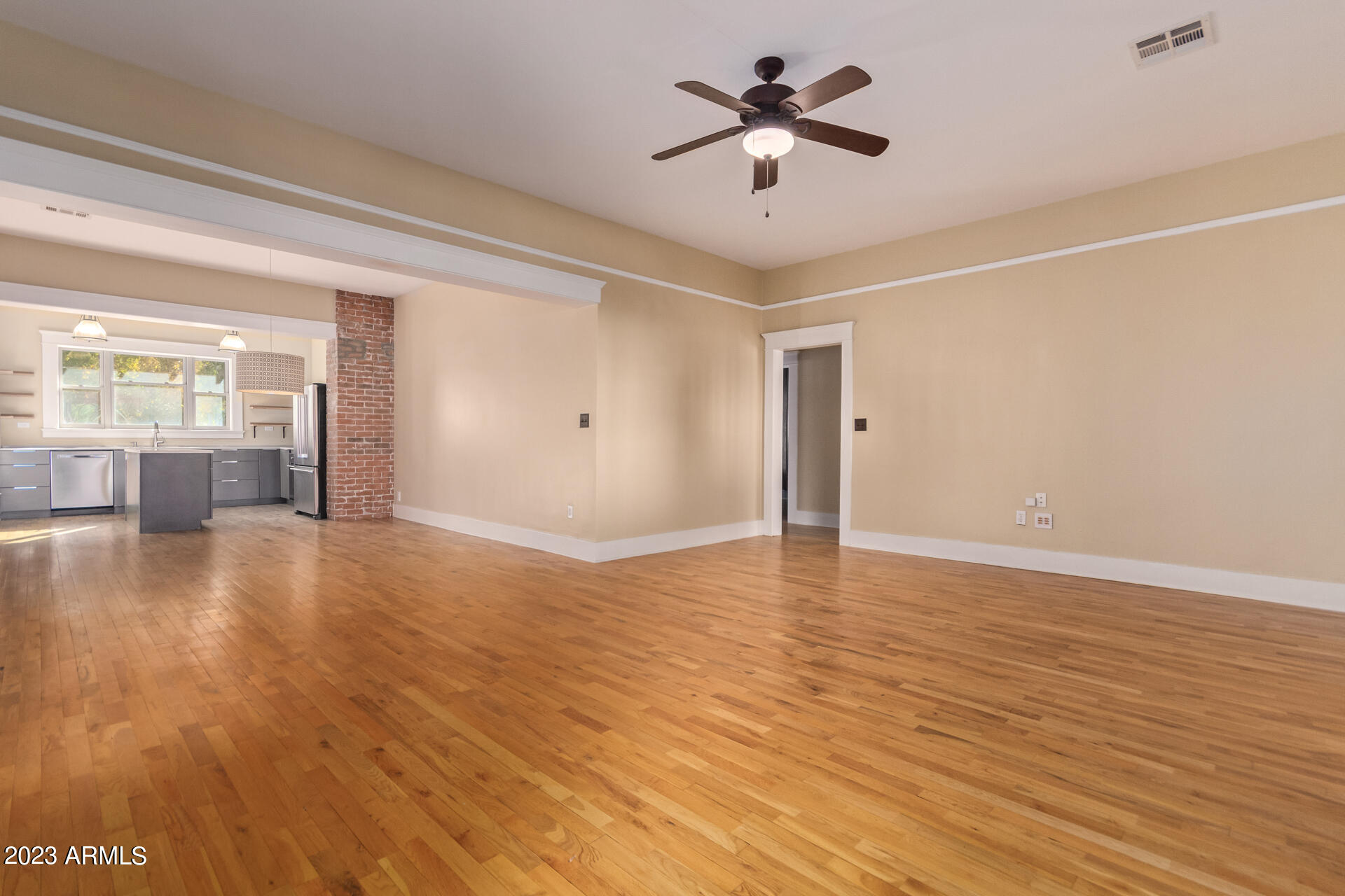 319 W WILLETTA Street