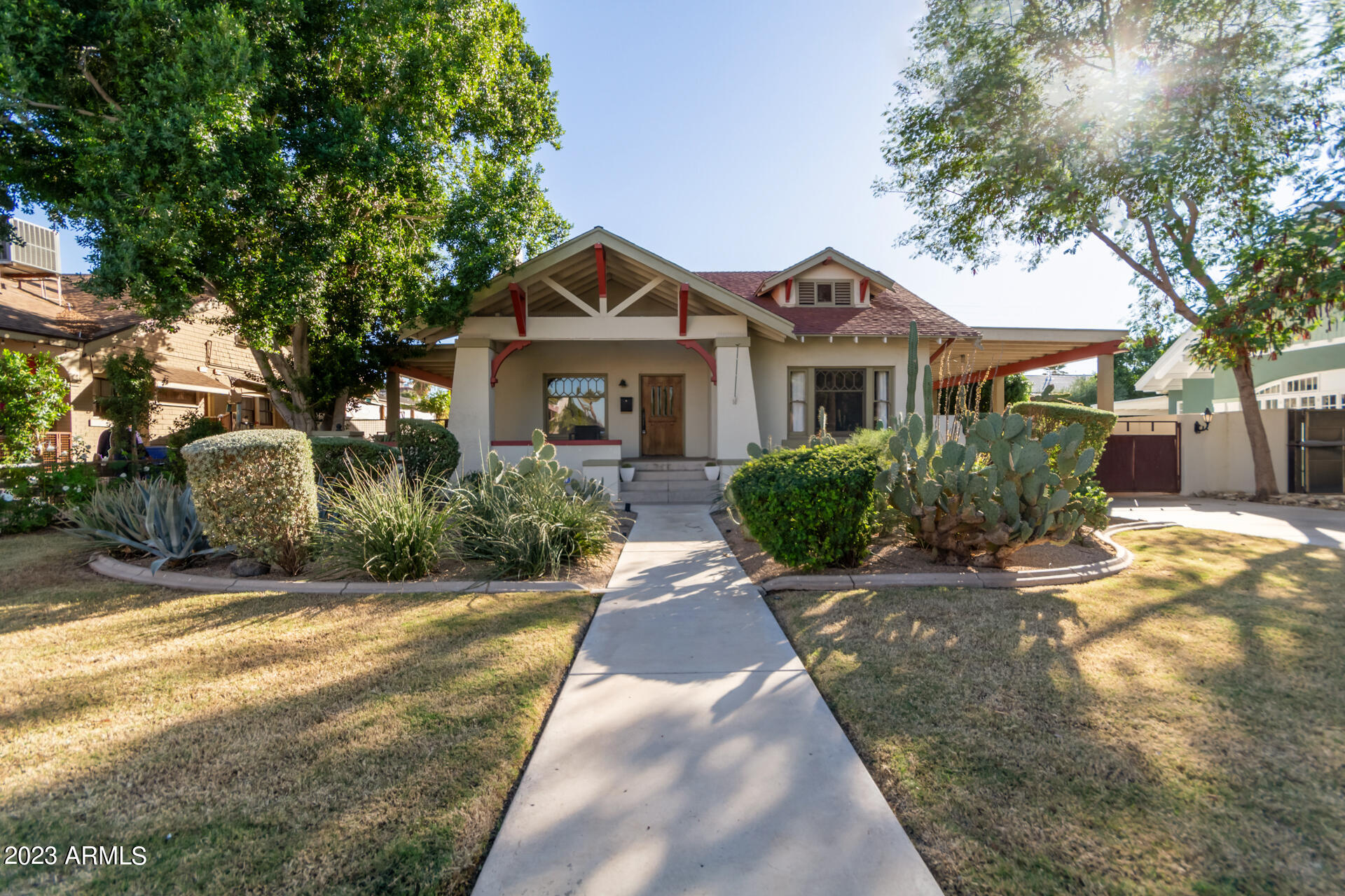 319 W WILLETTA Street