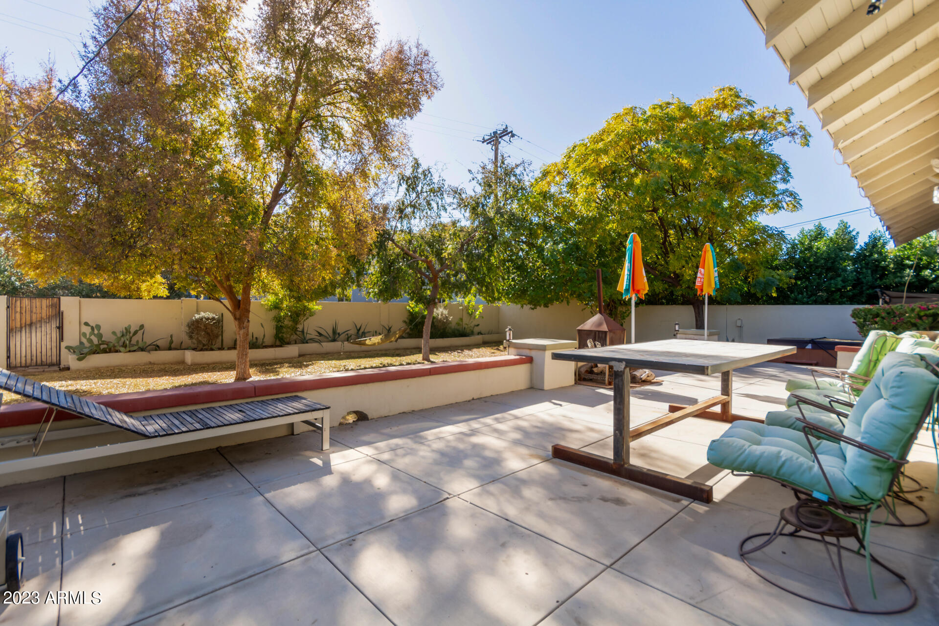 319 W WILLETTA Street