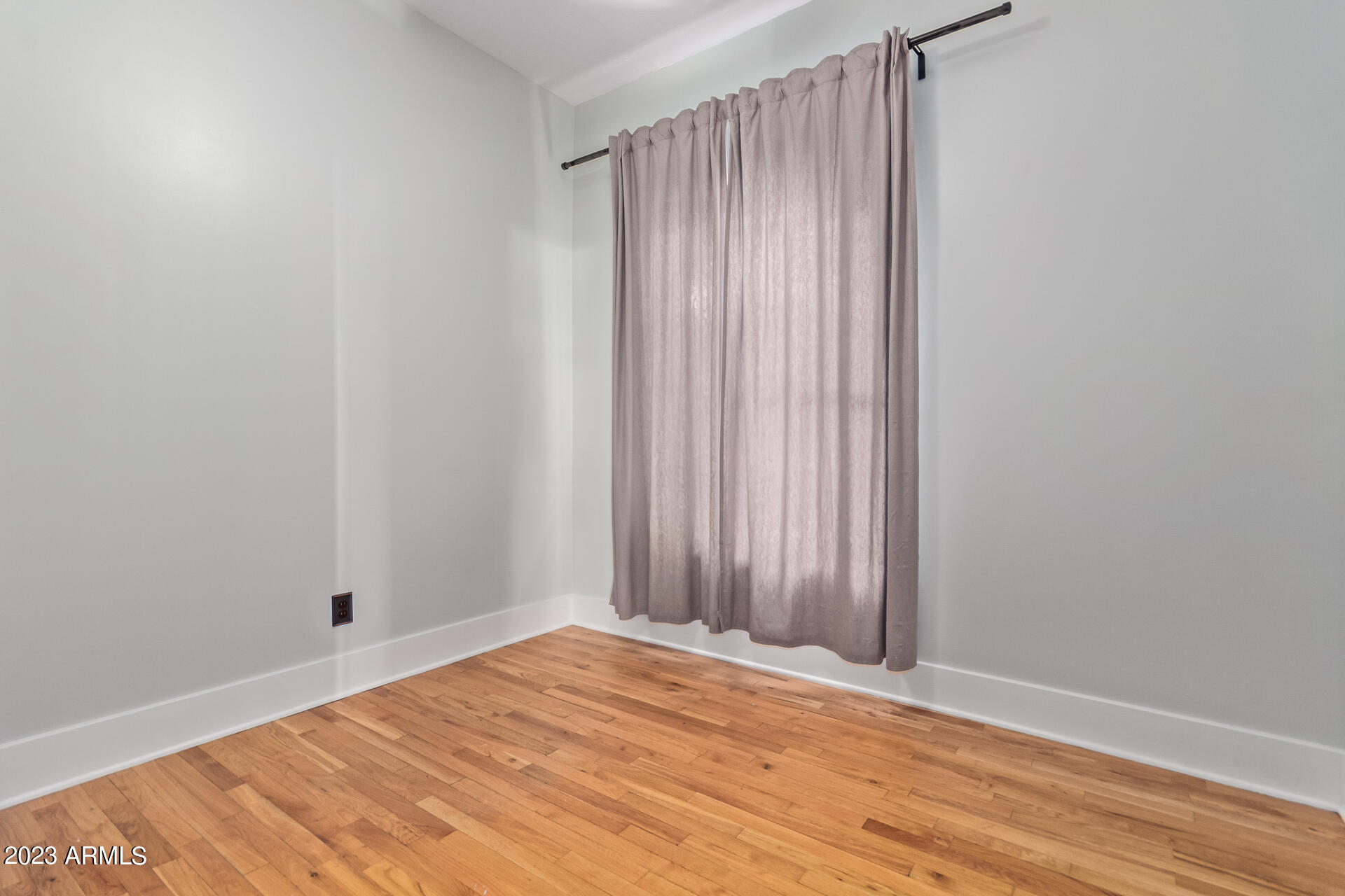 319 W WILLETTA Street