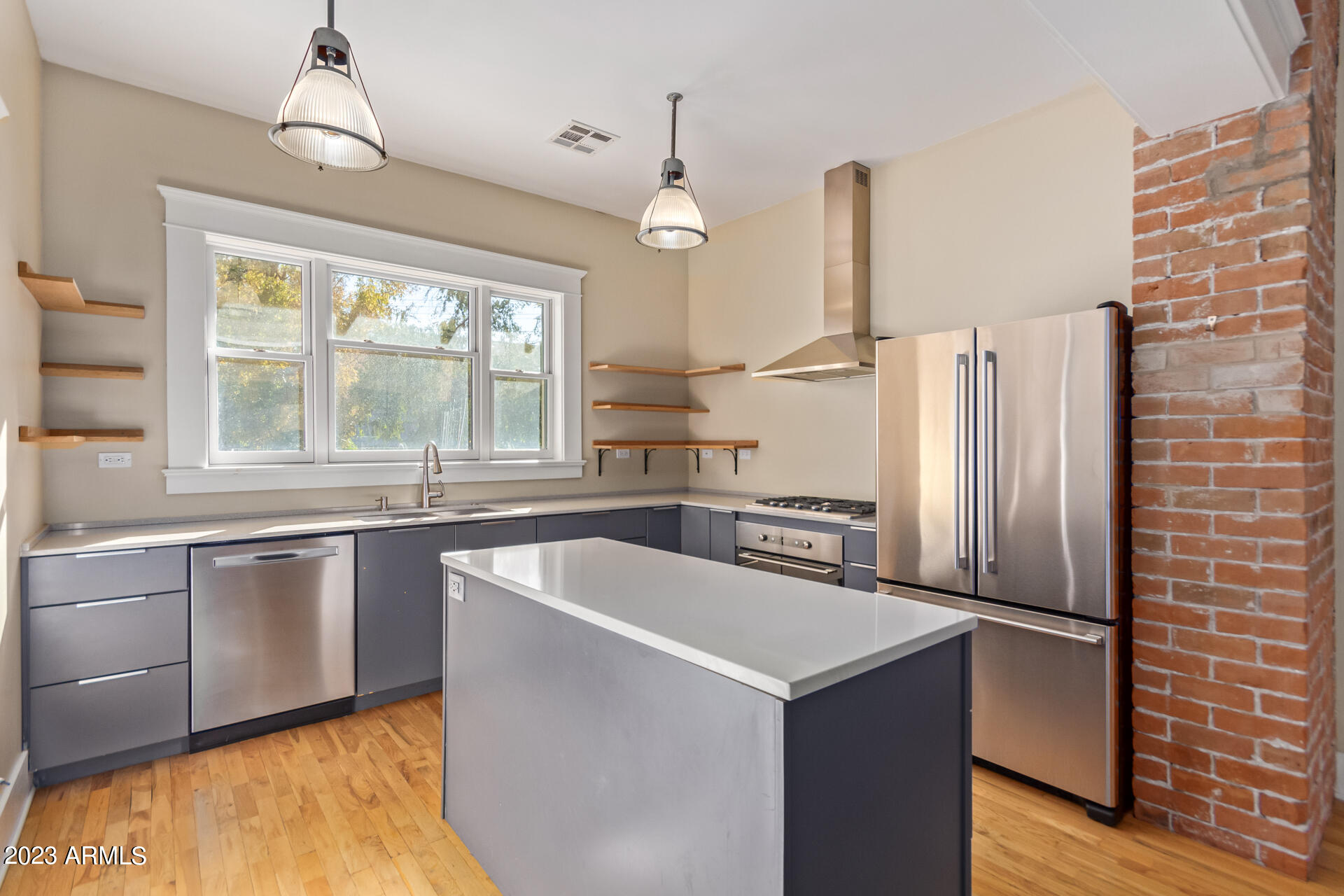 319 W WILLETTA Street