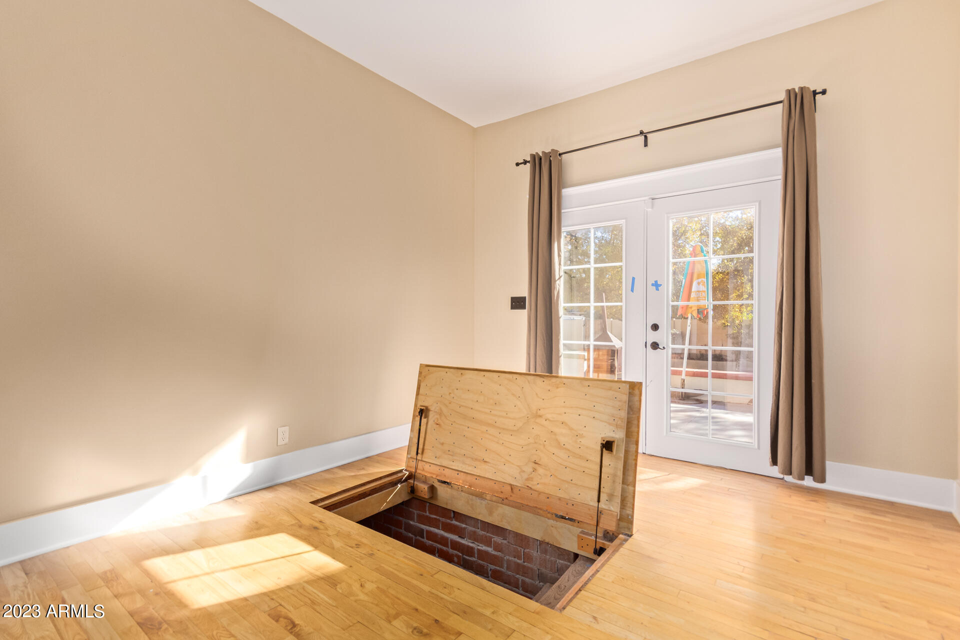 319 W WILLETTA Street