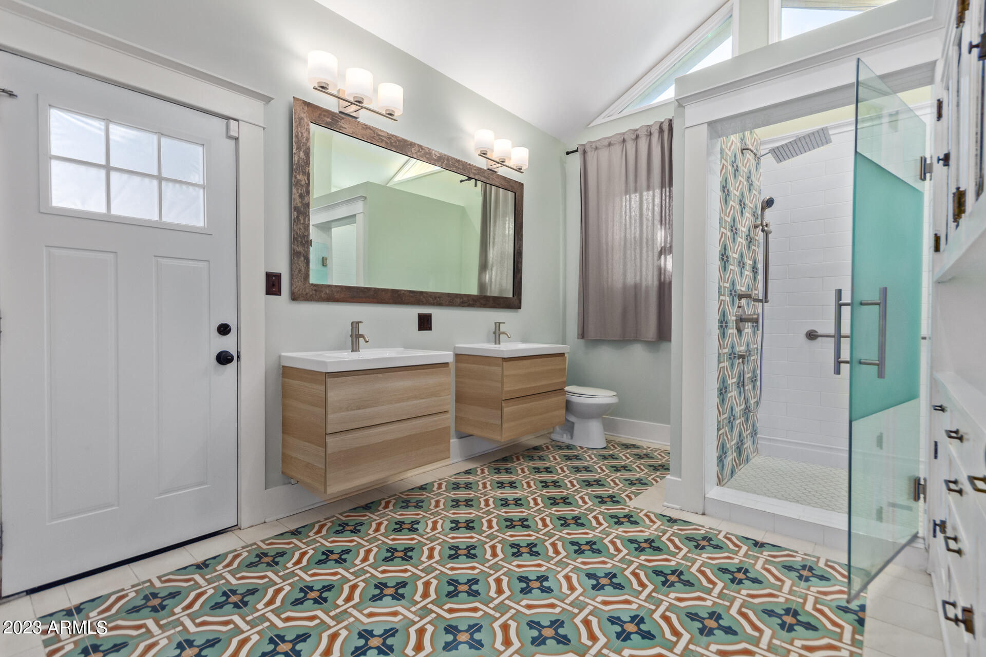 319 W WILLETTA Street