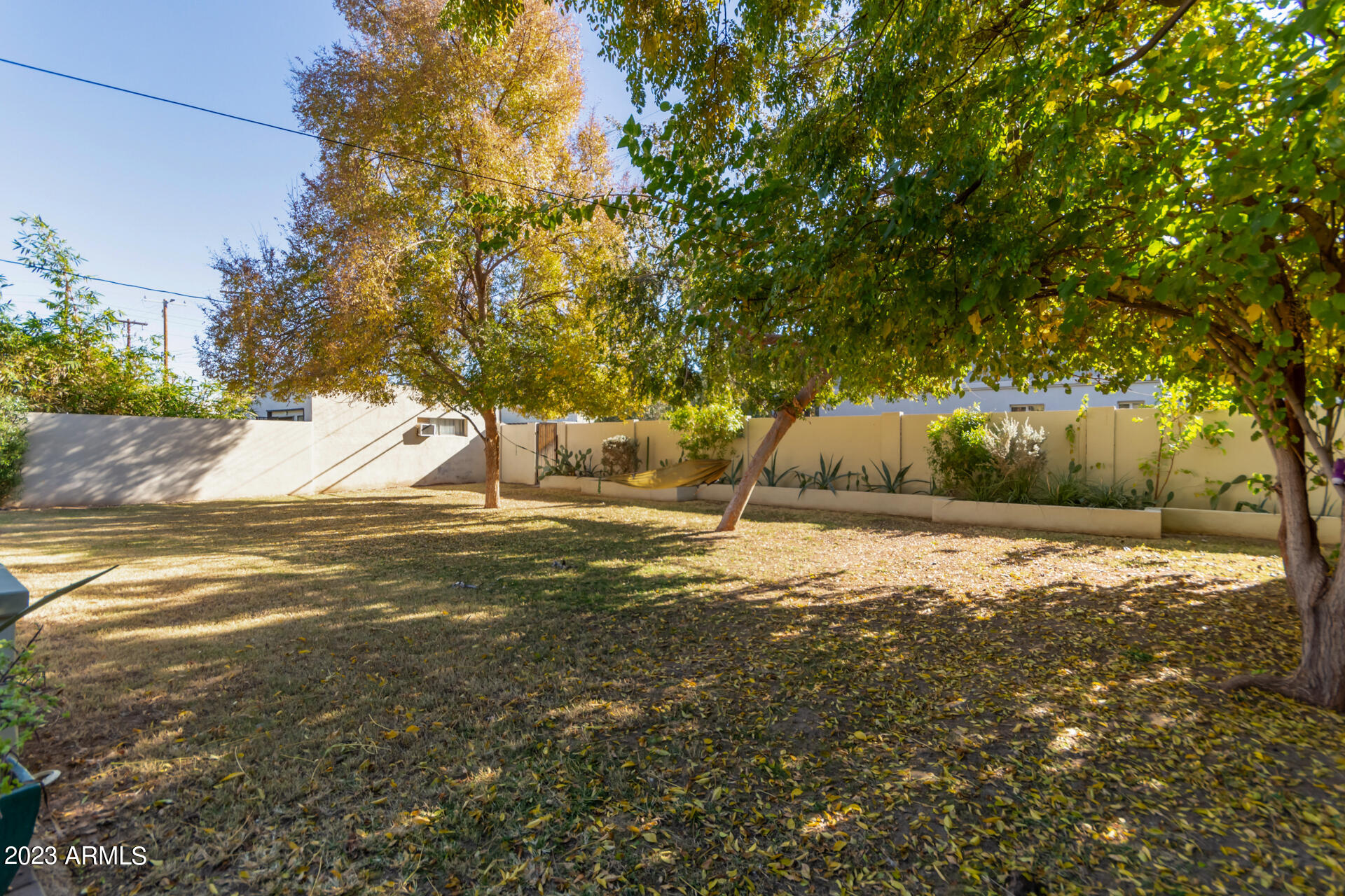 319 W WILLETTA Street