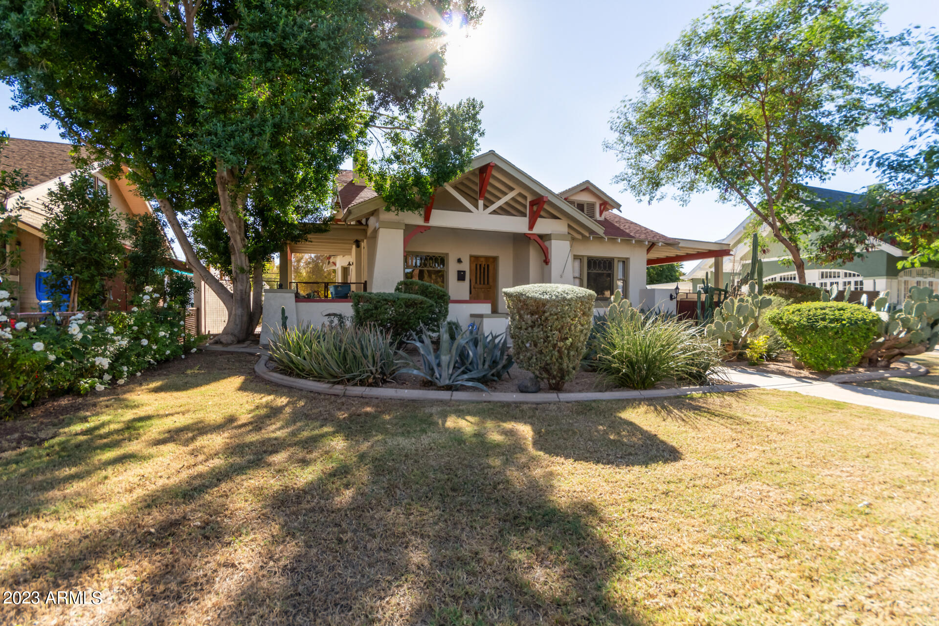 319 W WILLETTA Street