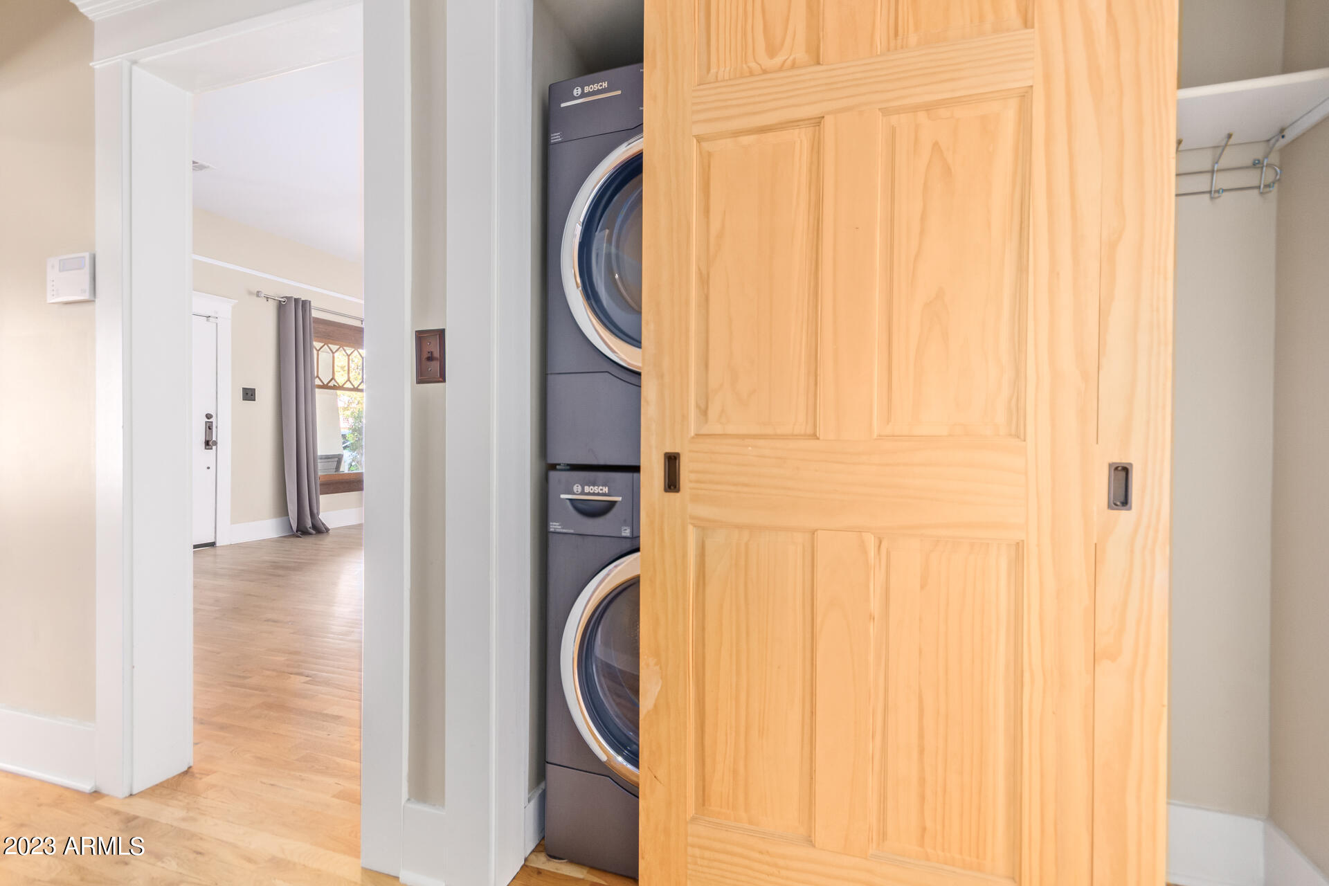 319 W WILLETTA Street