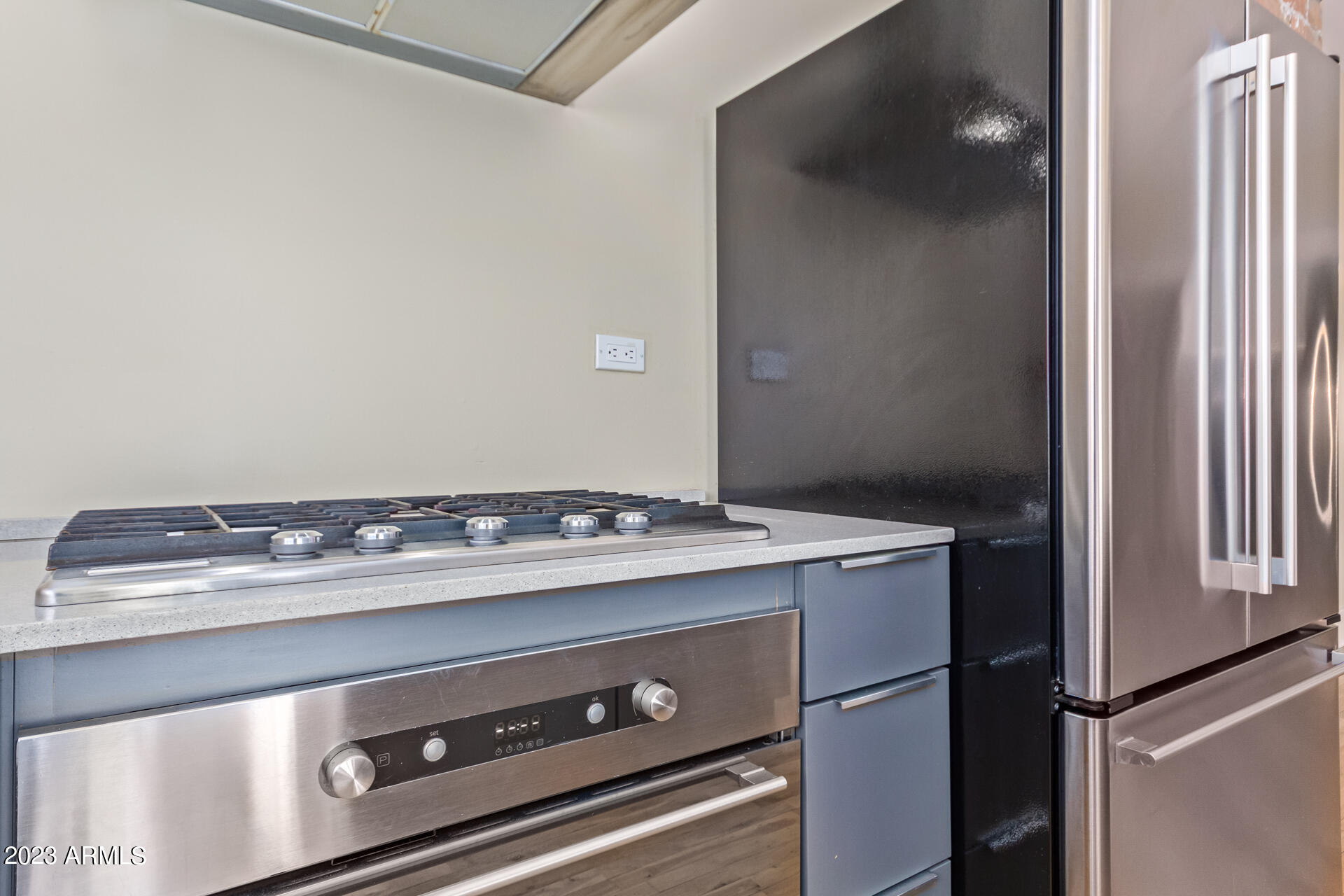 319 W WILLETTA Street