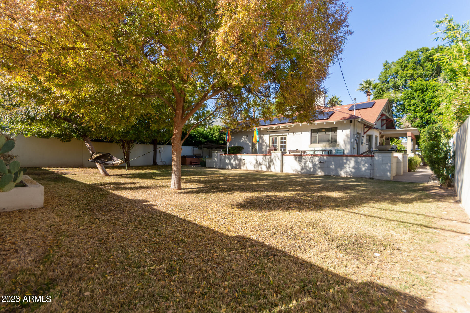 319 W WILLETTA Street