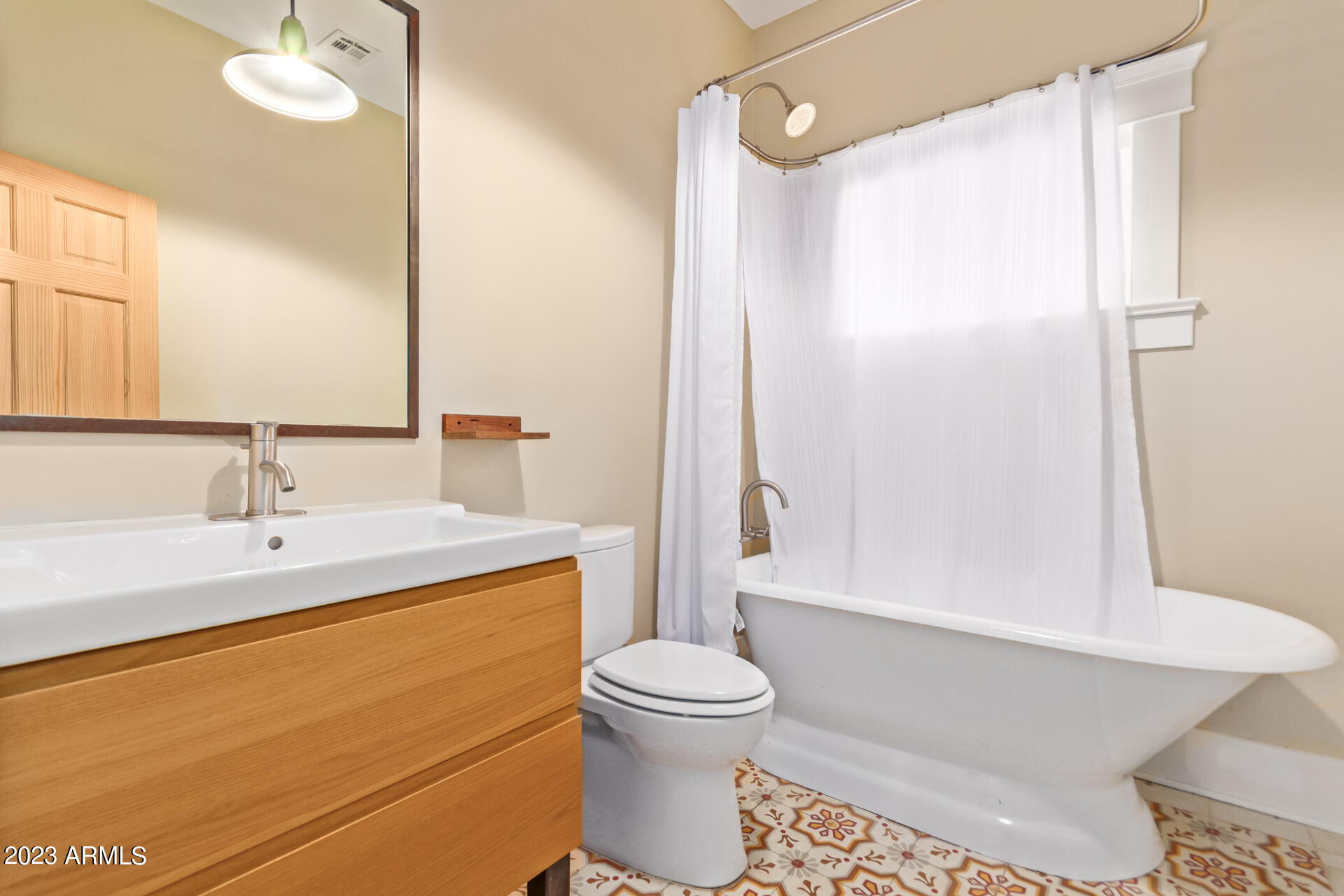 319 W WILLETTA Street