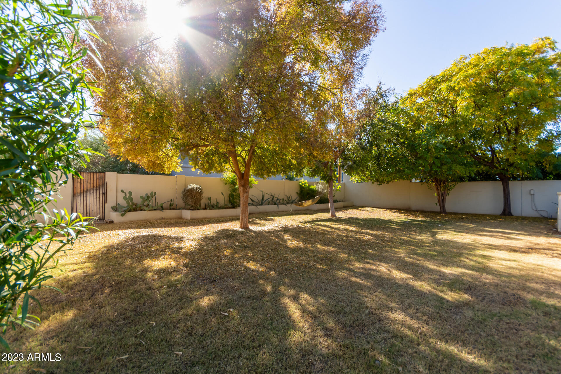 319 W WILLETTA Street