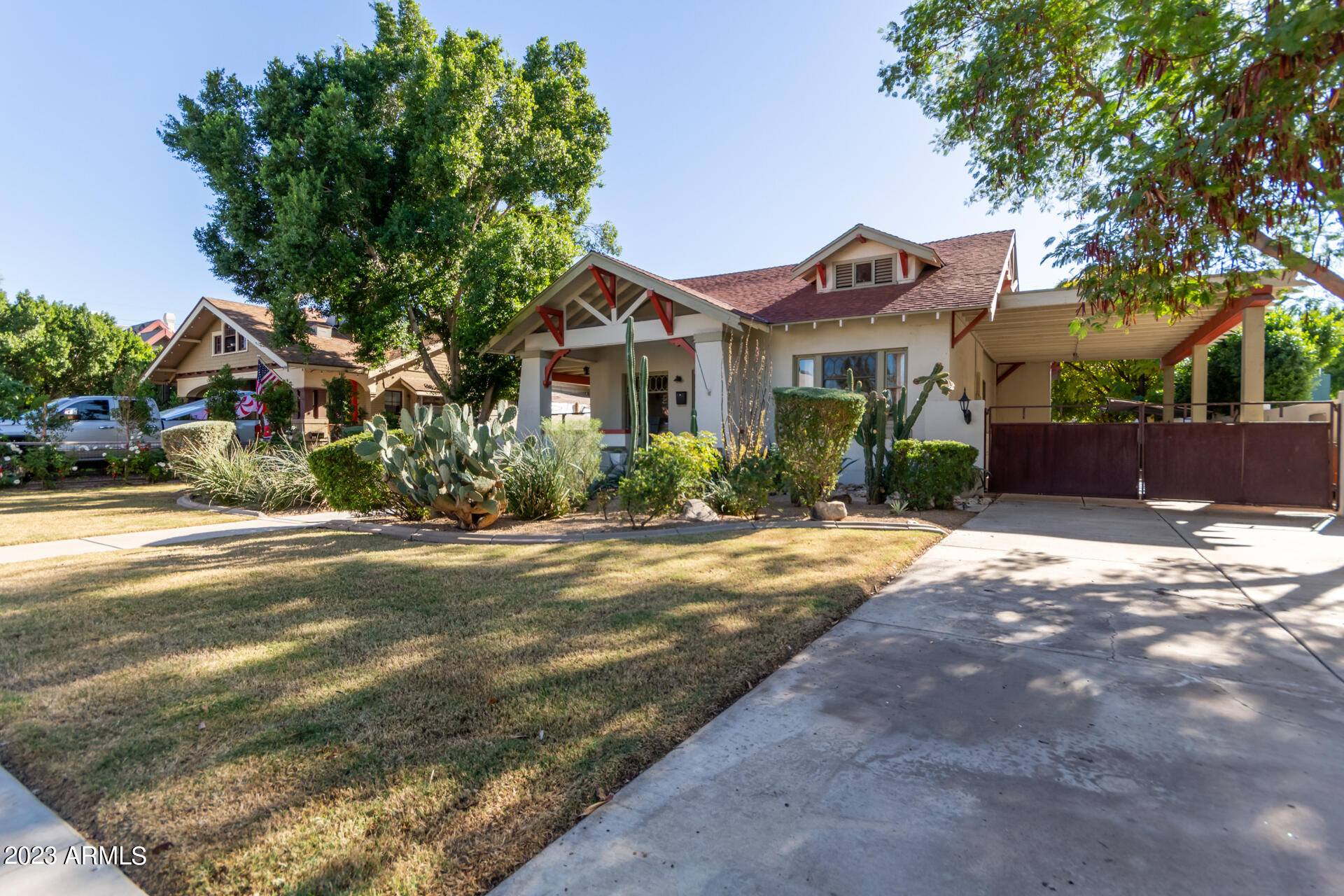 319 W WILLETTA Street